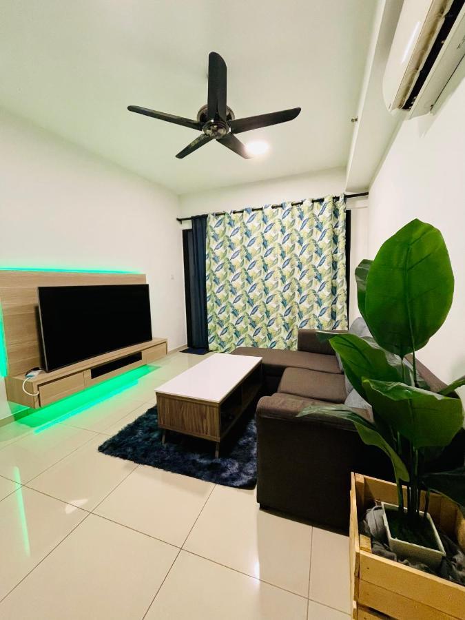 Homestay I-City Cantik, Tenang, Wifi, 4K Smart Tv, Netflix, Coway, Free Parking Shah Alam Esterno foto
