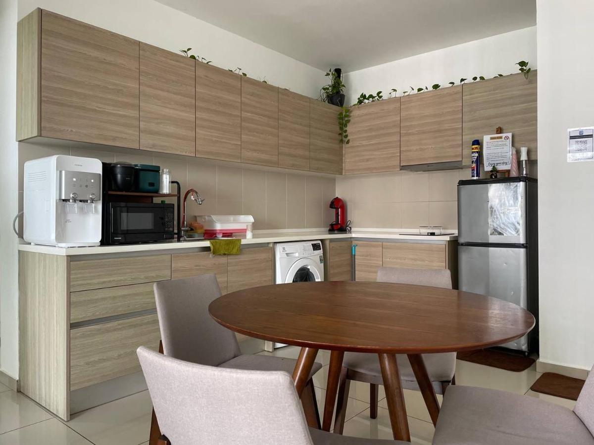 Homestay I-City Cantik, Tenang, Wifi, 4K Smart Tv, Netflix, Coway, Free Parking Shah Alam Esterno foto